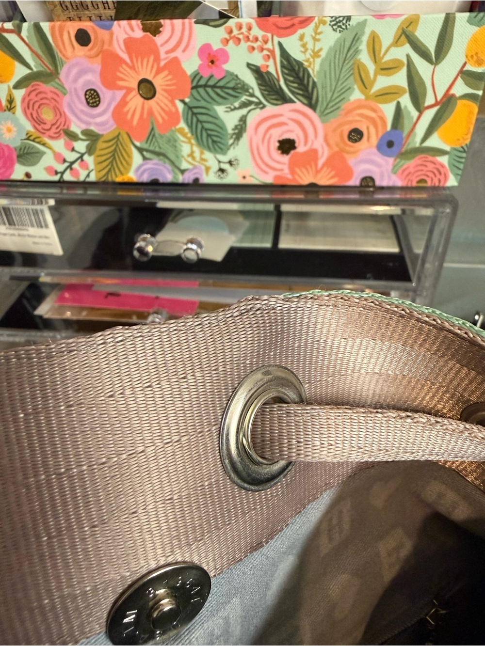 Harveys Seatbelt Bucket Bag/Backpack - Mint Green and Taupe - Picture 12 of 12